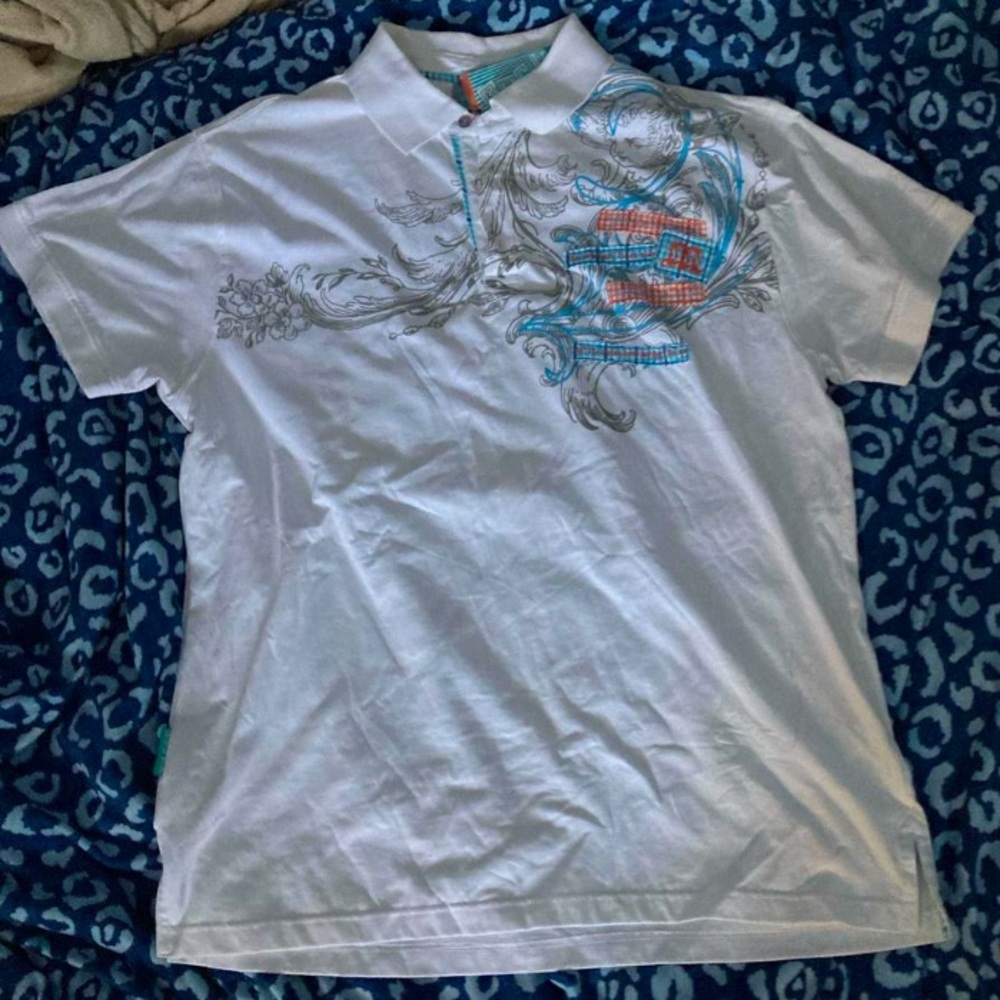 2000 styled tee

view my informational post!!!